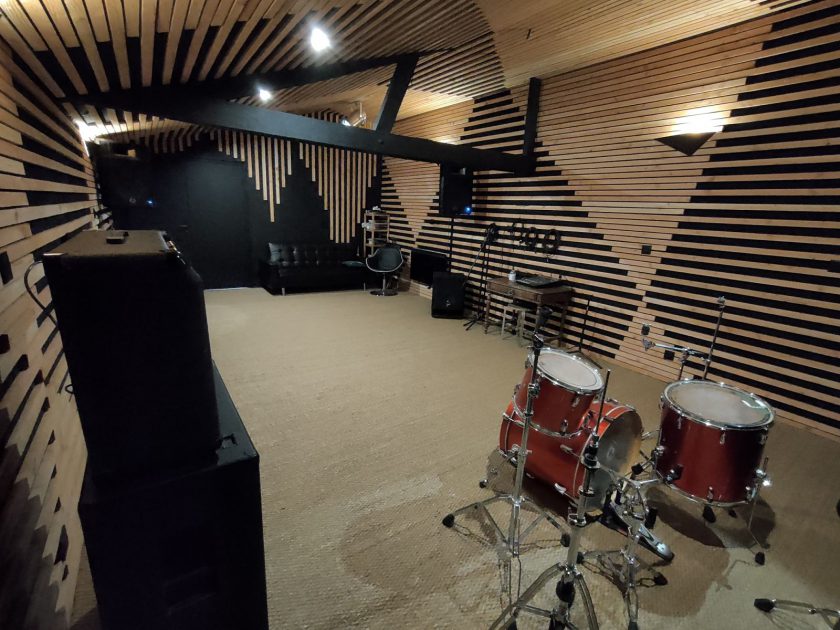 Salle de répétition la Cendrie angle haut droit