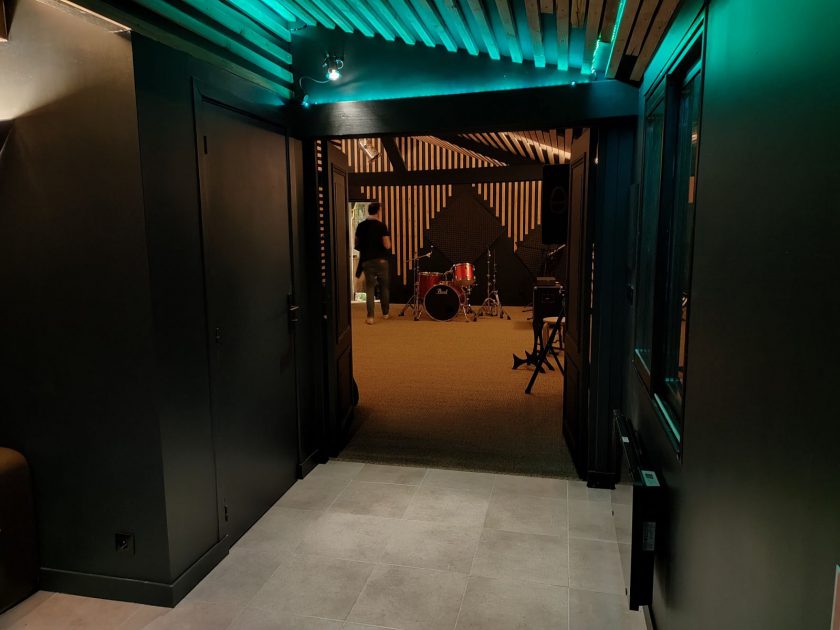 Salle de répétition la Cendrie | sas d'entrée